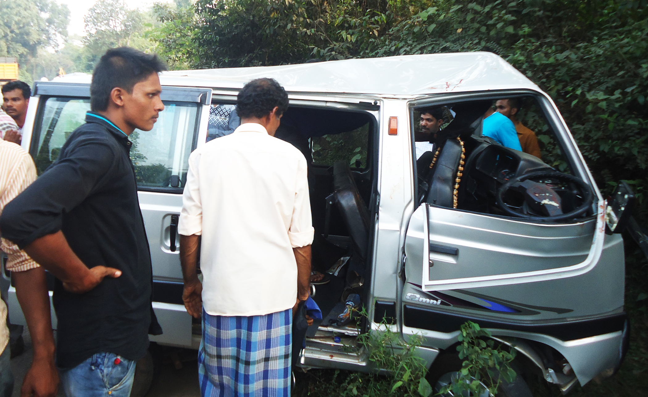 ಕಾರು ಢಿಕ್ಕಿ: ಮೂವರು ಮಕ್ಕಳು ಸೇರಿದಂತೆ 7ಮಂದಿಗೆ ಗಾಯ